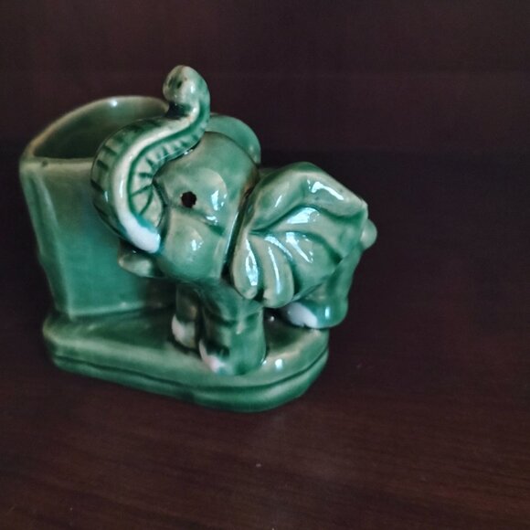 Sweet Little Vintage Elephant and Heart Planter - Picture 4 of 5